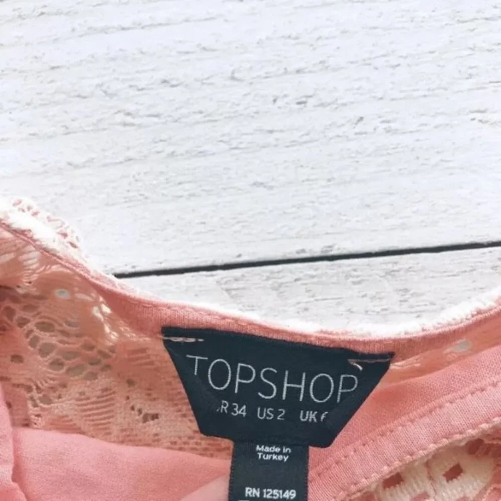 Topshop Sz 2 Pink & White Floral Lace Crop Top